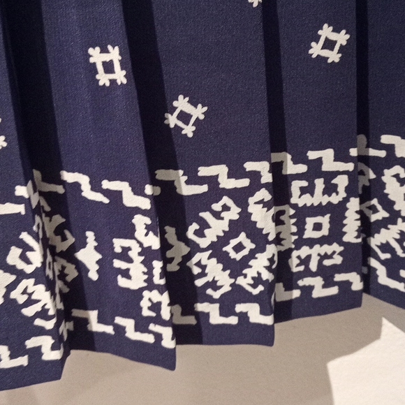 Chaus navy blue skirt set - Picture 7 of 8